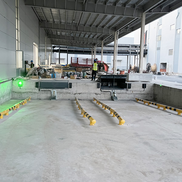 立体库翻板式卸货平台：物流效率升级的核心引擎