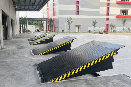 液压卸货平台标准尺寸、定制能力与高度调节范围