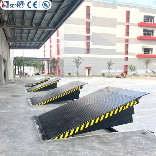 翻板式装卸货平台