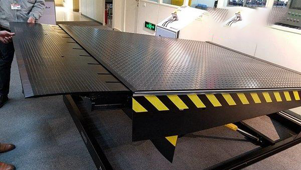 伸缩式装卸货平台 伸缩式装卸货平台