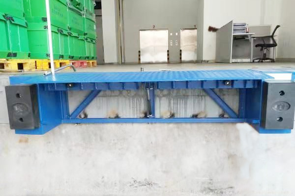 伸缩式装卸货平台 伸缩式装卸货平台