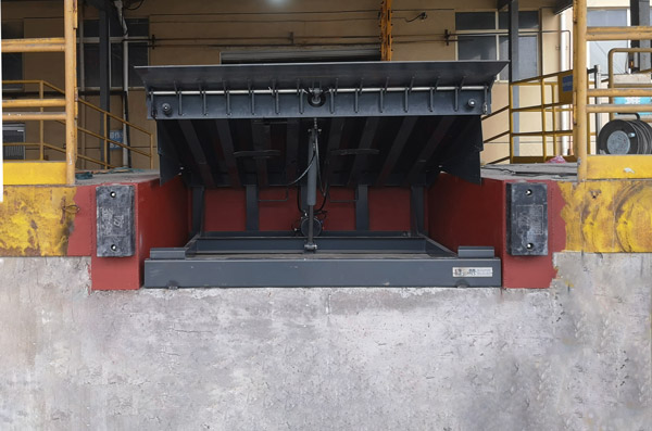 叉车无缝对接:装卸货平台的物流利器 叉车无缝对接:装卸货平台的物流利器