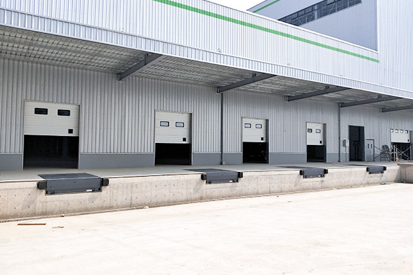 天津橙宝鲜橙汁仓库出货口装卸货平台 天津橙宝鲜橙汁仓库出货口装卸货平台