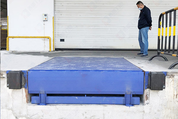 电动汽车调卸货平台 电动汽车调卸货平台