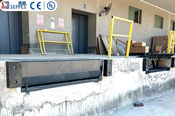 沿边式卸货平台 沿边式卸货平台