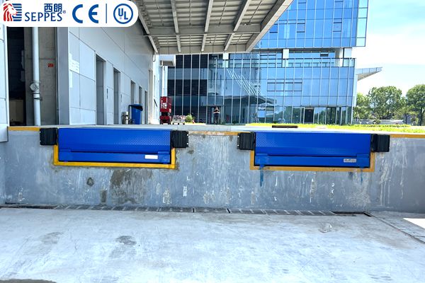 电动汽车调平台(电动卸货平台) 电动汽车调平台(电动卸货平台)